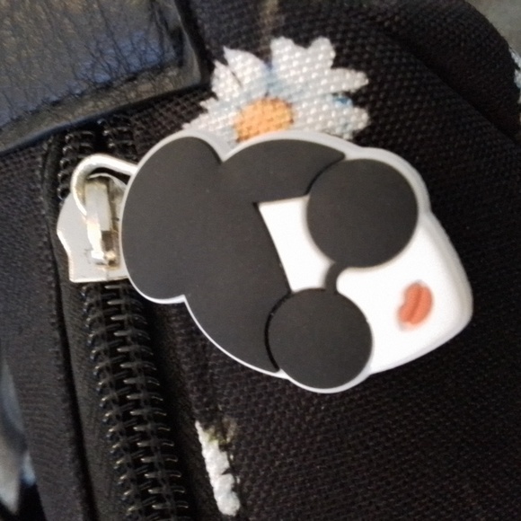 Alice + Olivia by Stacey Bendet Daisy Print Weekender Travel Duffle Bag - Picture 7 of 11